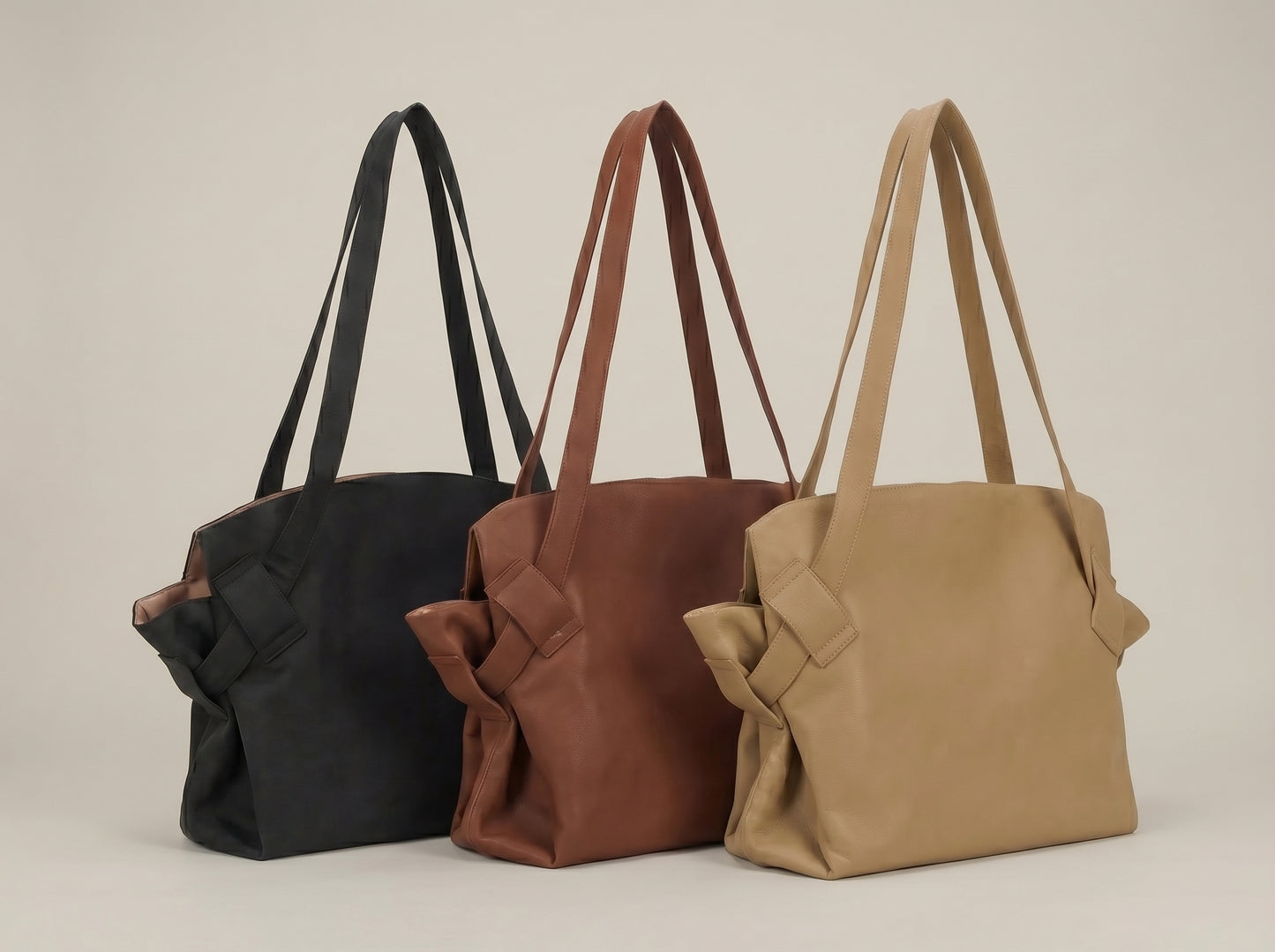 The 2-in-1 Tote That Transforms Into a Blanket in Seconds